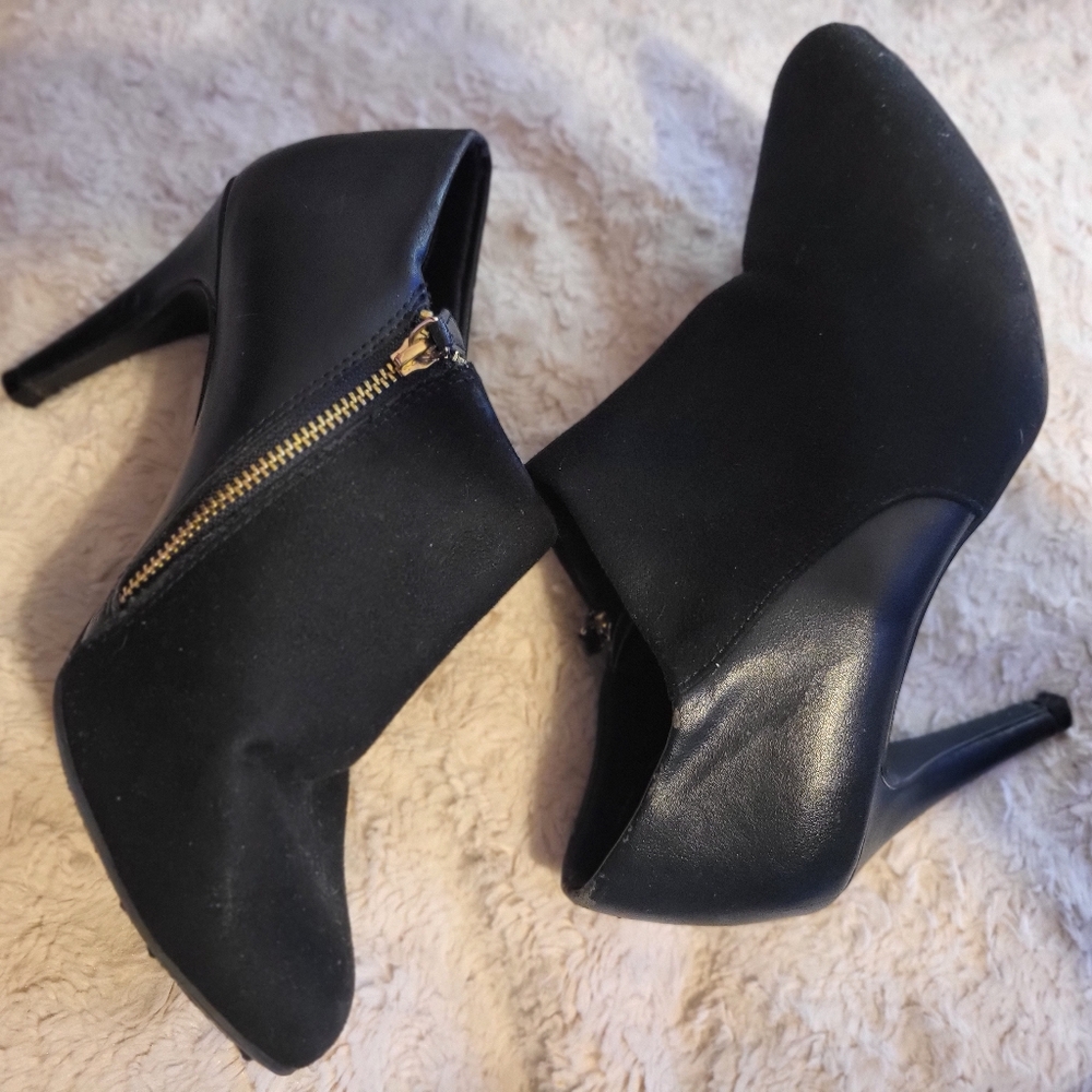 Elegant Black Ankle Boots Size 7.5W